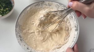 🥘 Рецепт блинов "Пальчики оближешь" с припеком из колбасы "Докторской", сыра и зелени.