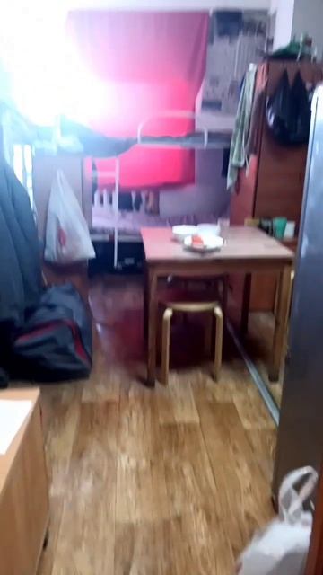 Общежитие в комнате бригадиру на всё наплевать , я в первый день заселился и полный порядок навёл смотреть онлайн