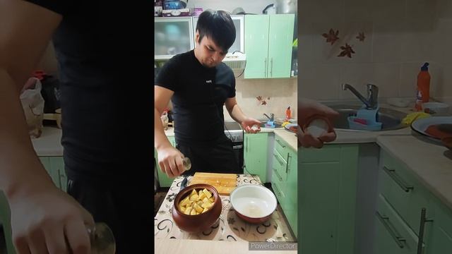 Мясо в горшочке