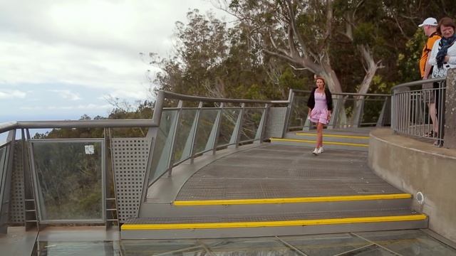 Телеведущая показала свои трусы смотреть онлайн