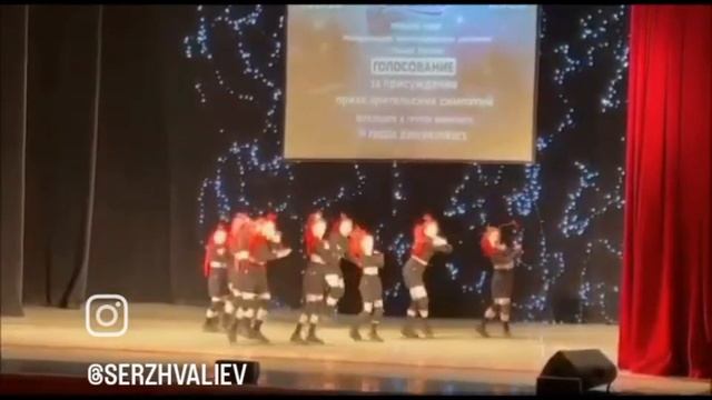 Танцевальная группа уличного танца 