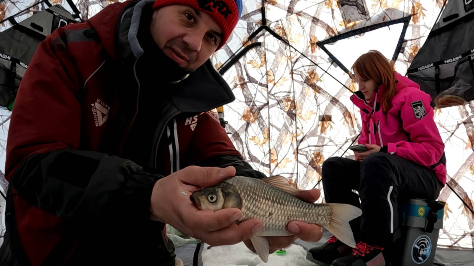 КАРАСИ на БАЛКЕ!!! За пару ЧАСОВ натягали КАРАСЕЙ на ТИХОМ пруду АЛТАЯ. Ловля карася карася со льда