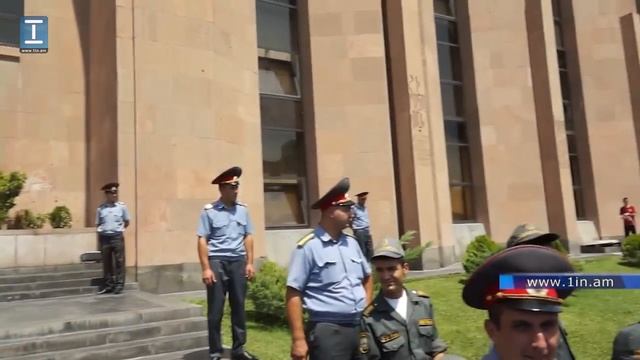 «50 դրամանոց» գրությամբ տորթ՝ քաղաքապետին