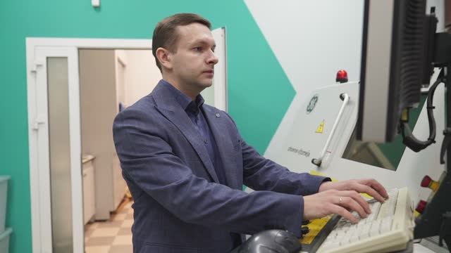 Лучший молодой ученый Республики Татарстана-2024 работает в КФУ смотреть онлайн