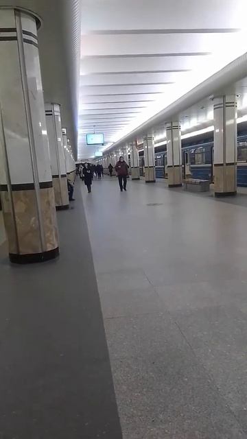 Belarus. Minsk today. Гуляем по Минску. Метро, проспект Независимости. Отличная музыка смотреть онлайн