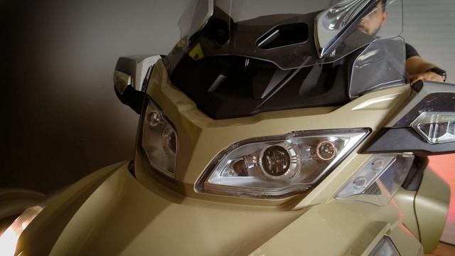 Can-Am Spyder RT Limited, обзор самого комфортного трицикла. Аренда трицикла Spyder.