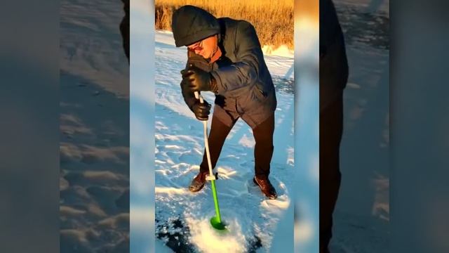 отличная рыбалка на жерлицы, вываживание трофея 👍👍👍 смотреть онлайн
