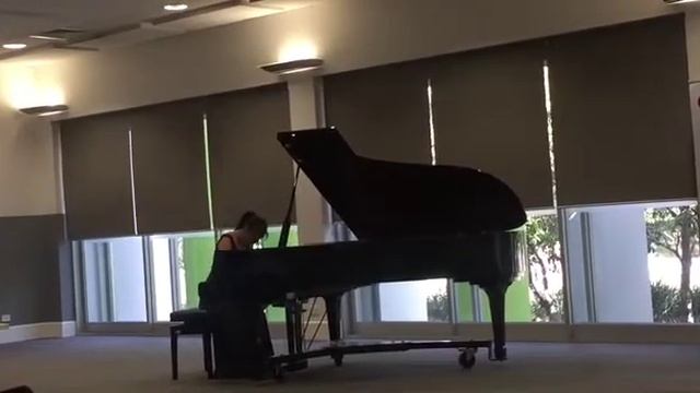 Angela plays The Cat and the Mouse by Aaron Copland (15 years old) смотреть онлайн