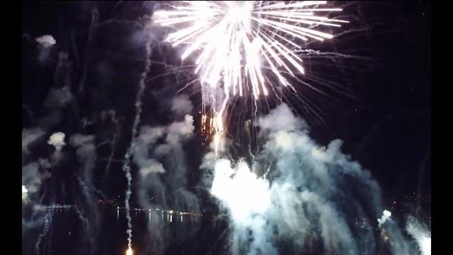 КРУТОЙ НОВОГОДНИЙ КЛУБНЯК 🔥 Классная Клубная Музыка 🔥 Музыка в машину🔥НОВОГОДНИЙ САЛЮТ смотреть онлайн