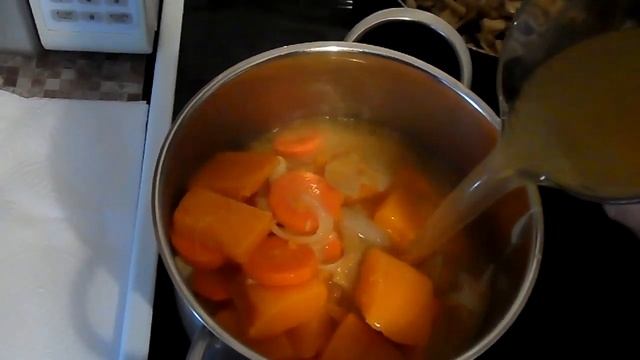 Крем-суп из тыквы с грибами. Обалденный супчик.