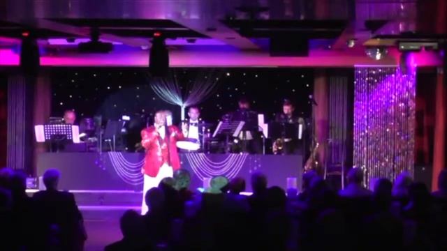 'Paper Moon 'MS Albatros Boysie White смотреть онлайн