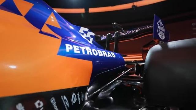 We push #FearlesslyForward together as a team with our 2019 contender, the MCL34 смотреть онлайн