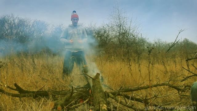 зарядка на природе у костра