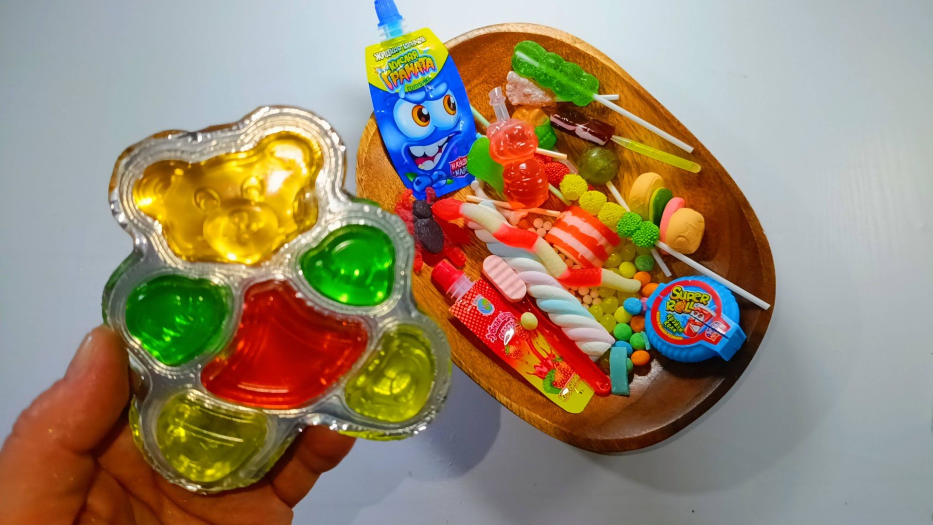 АСМР Шоколадный 🍰🍩🍫 распаковка АСМР шоколада и вкусняшек и конфет 🍬 смотреть онлайн