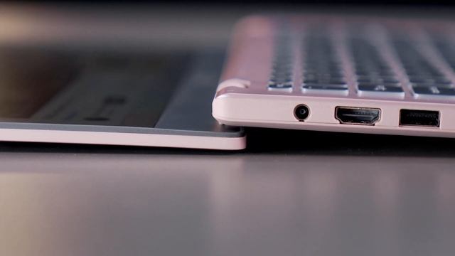 [REVIEW] Laptop Màu 