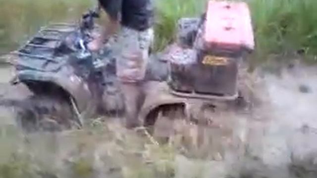 Yamaha Grizzly 450 mudding смотреть онлайн