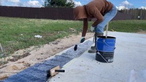 Дом из газобетона. Отсечная гидроизоляция фундамента перед первым рядом кладки.