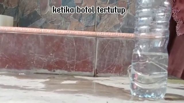 Pratikum tekanan hidrostatik kls 8 menggunakan botol bekas (Amira Nuhlatudz dzakiyah/03) смотреть онлайн
