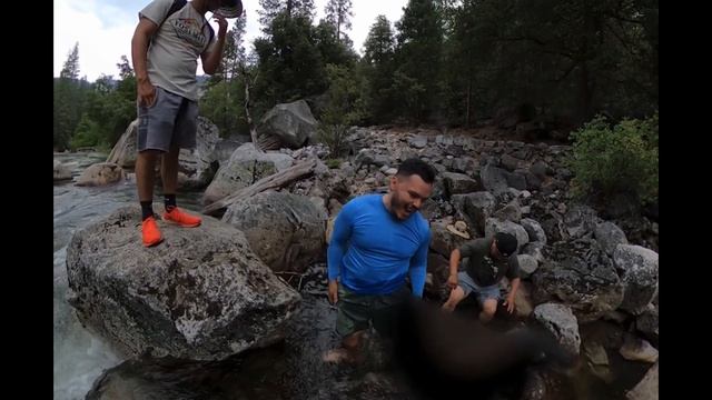 HIKING IN SEQUOIA AND YOSEMITE смотреть онлайн