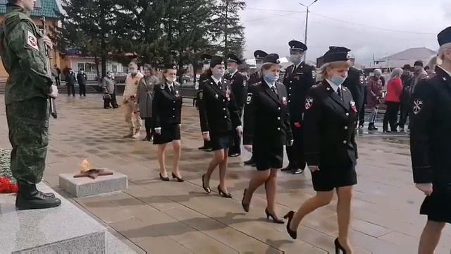 Полицейские Абанского района возложили цветы к Памятнику ВВОВ 09 05 2021 смотреть онлайн