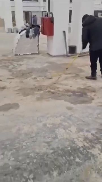 Роторная чистка бетонного пола складского помещения в Москве смотреть онлайн