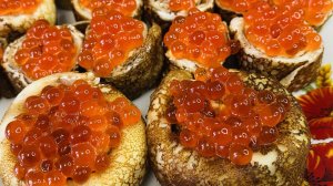 БЛИНЧИКИ С ИКРОЙ И ТВОРОЖНЫМ СЫРОМ.