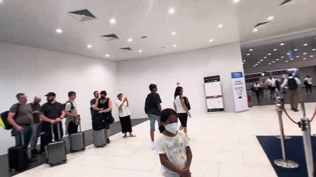 Love Nwantiti at Rome Airport смотреть онлайн