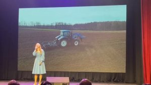 Павлова Дарья На фотографии в газете