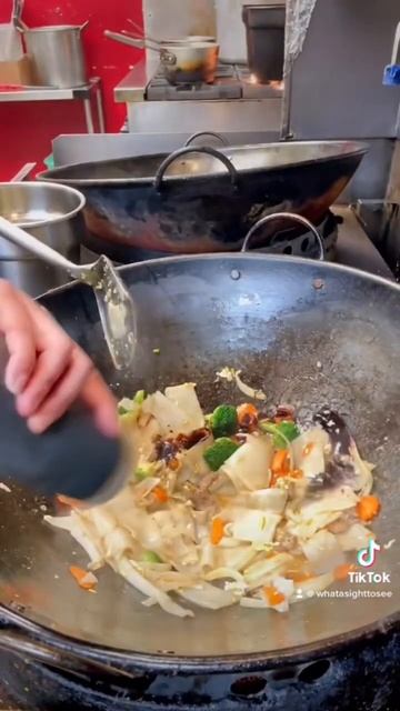 Pad See Eww, The Thai Food Hidden Gem!