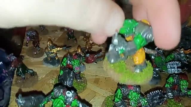 нобы орков на траве. как я оформляю подставки #warhammer #термоклей смотреть онлайн