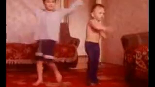 Малые танцоры жгут!!!! смотреть онлайн