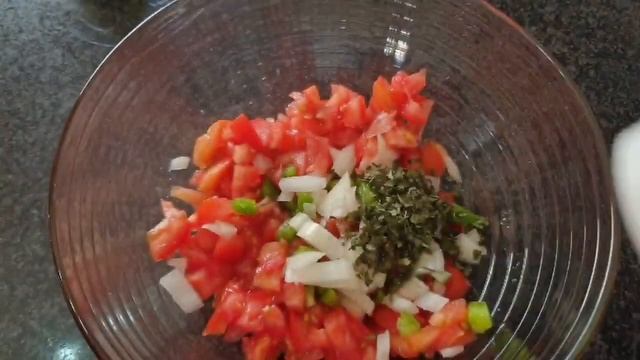 Spicy chunky salsa recipe/How to make salsa/Salsa/The best salad for braai/Salsa salad смотреть онлайн