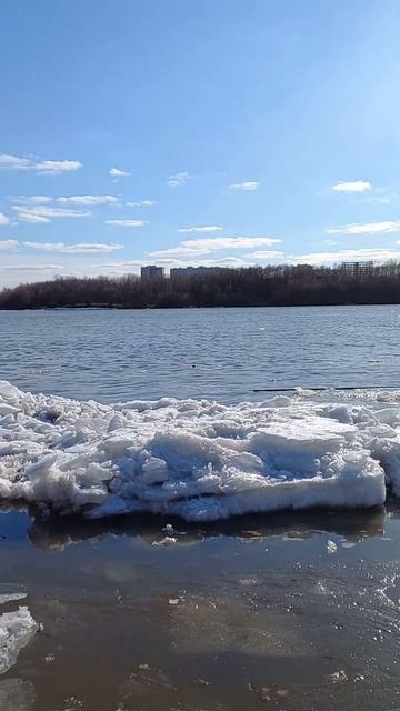 Омск. Иртыш. Ледоход. 18 апреля 2023 смотреть онлайн