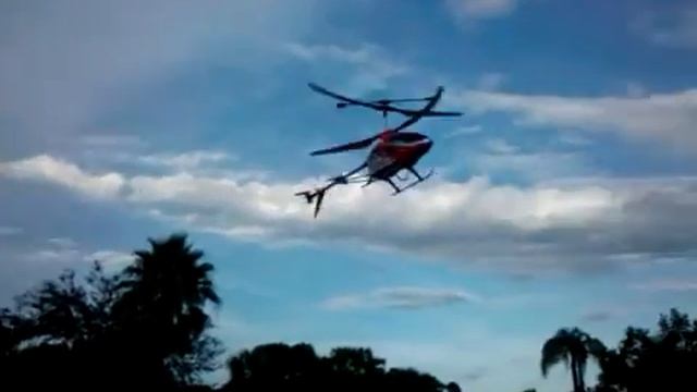 Zee flying his Syma S033G! смотреть онлайн