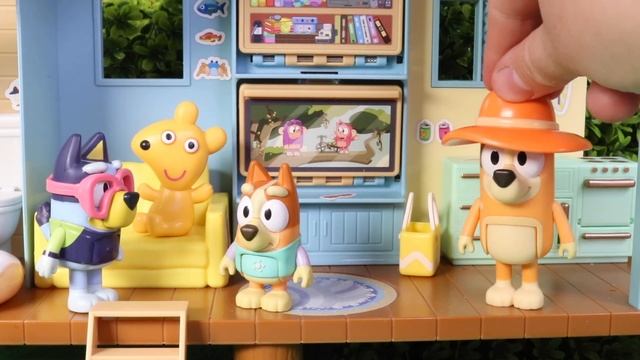 Bluey and Bingos Ultimate Beach Cabin Family Vacation Fun! смотреть онлайн