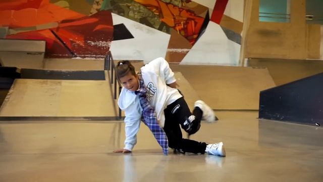 BREAK DANCE BY LIL GENERALS | HARLEEN JOKER’S DANCE STUDIO смотреть онлайн