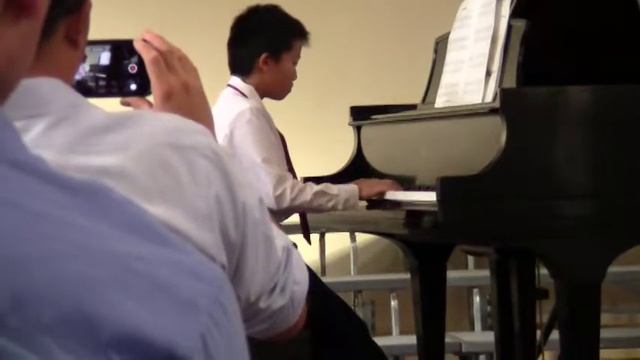 It's a Scary Night Alexander смотреть онлайн