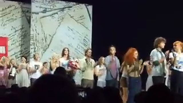 Лена Князева на показе Антонины Шаповаловой смотреть онлайн