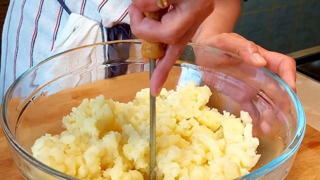 🧀 Cheesy Potato Balls: A Crunchy Delight! 🥘