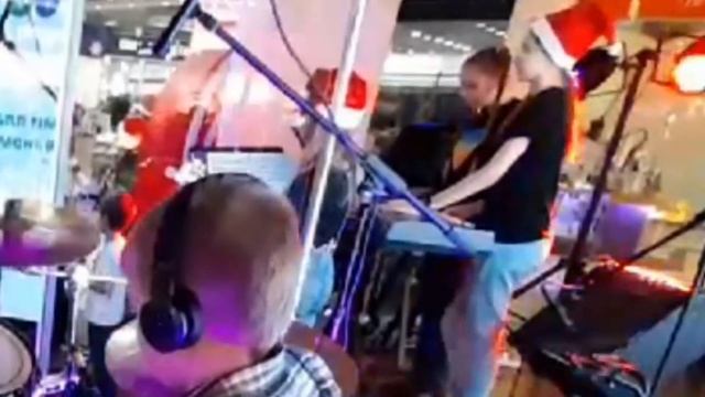 Свято наближаеться смотреть онлайн