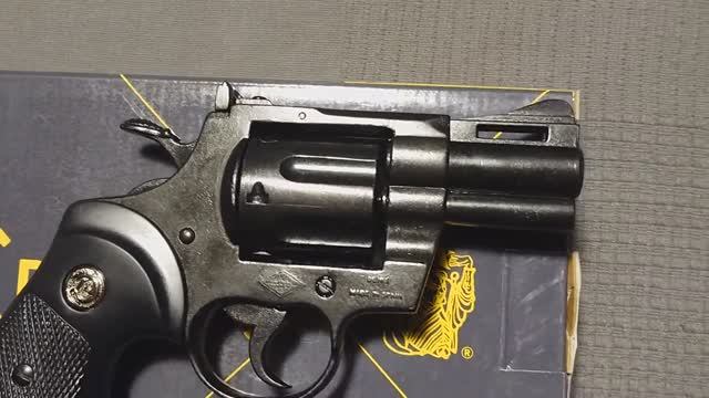 Револьвер Магнум Питон 357 2-х дюймовый, Magnum Phyton revolver 2", USA 1955, Denix 1062 смотреть онлайн