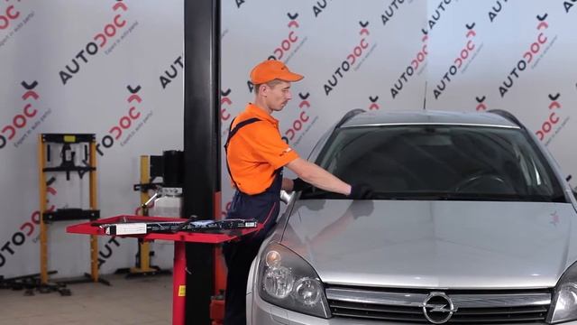 Kako zamenjati gumica sprednjih brisalcev na OPEL ASTRA H [VODIČ] смотреть онлайн