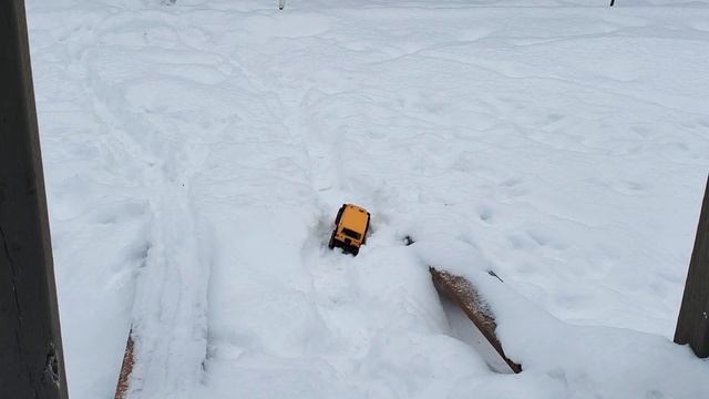 Axial Scx24 Jeep Wrangler DIY snow track crawling! смотреть онлайн