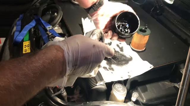 Changing oil filter MINI cooper diesel смотреть онлайн