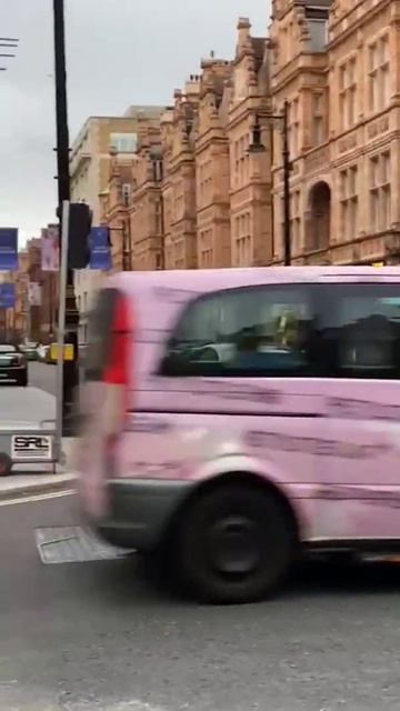 M2 blows his pipe central London #car #m2 #bmw #festivalofspeed #goodwood #london смотреть онлайн