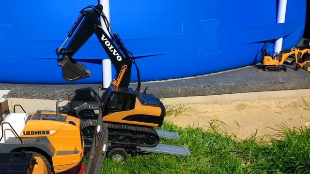 Awesome RC EXCAVATOR VOLVO! Construction Toys In Action!