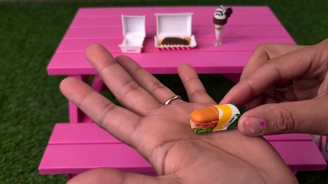 Opening Foodie Mini Brands!