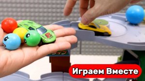 Развивающие видео для детей ! Играем в машинки, строим Гоночную трассу ! Играем в конструктор !