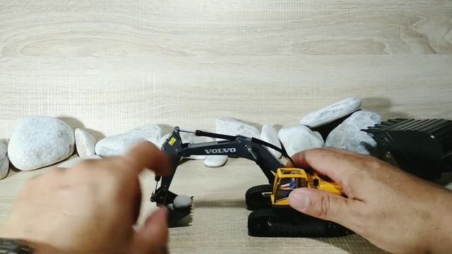 siku:1/50 scale volvo EC290C bagger/excavator смотреть онлайн