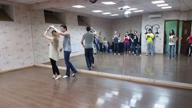 Сальса урок в Mambotimе, средняя группа 07.04.2015 смотреть онлайн